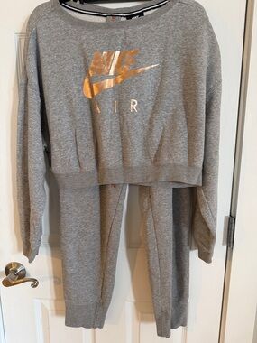 Nike Gray Sweatpants and Cropped Sweatshirt Metallic Rose Gold Logo with details